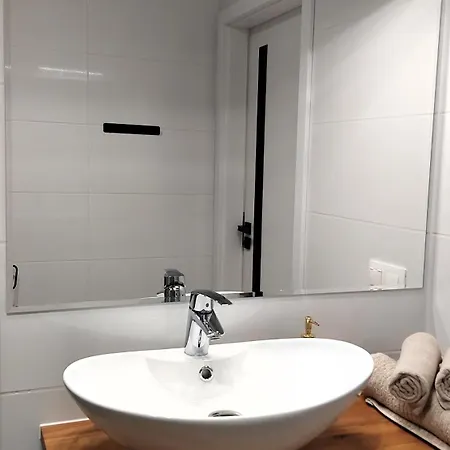 Theapartments Gdanska 아파트 우치